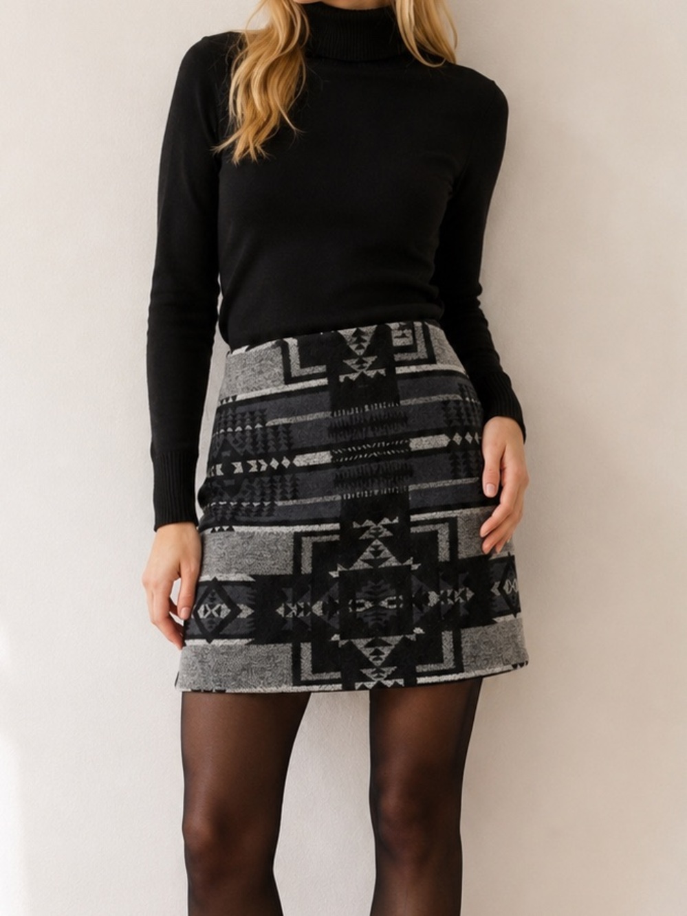 Artisan NY Gray Black Southwestern Print Mini Skirt Size 6